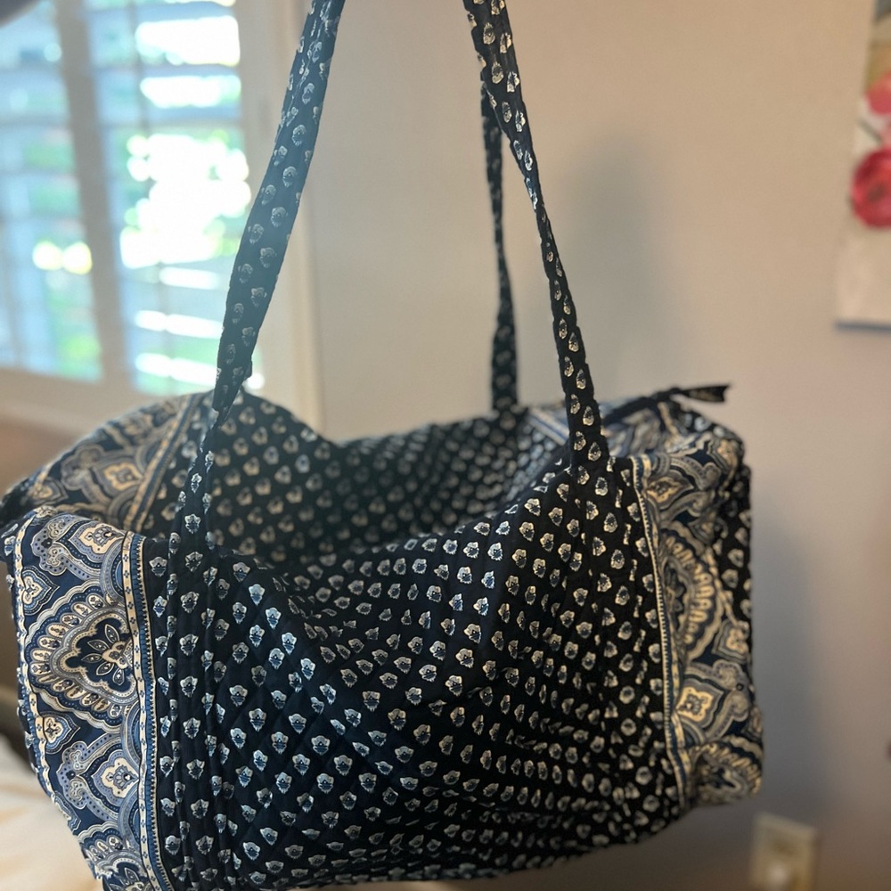 Vera Bradley Large Duffel Travel Bag – Nantucket Navy (Retired Pattern)